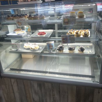 Molly's Cupcakes - Naperville - Cupcake display - Cupcakes Near Me - Naperville, Illinois