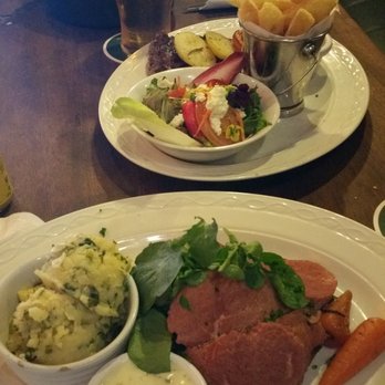 Oliver St John Gogarty - Corned beef and cabbage with mashed potatoes. - Pubs Near Me - Temple Bar, D Oliver St John Gogarty - Corned beef and cabbage with mashed potatoes. - Pubs Near Me - Temple Bar, D