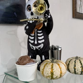 Sweet Saint - Mona Lisa - Ice Cream & Frozen Yogurt Near Me - New Orleans, Louisiana Sweet Saint - Mona Lisa - Ice Cream & Frozen Yogurt Near Me - New Orleans, Louisiana