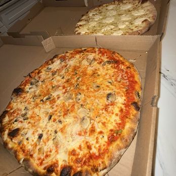 Bellissimo Italian Pizzaria - White Pie- Sausage and onion - Italian Near Me - Conway, South Carolina Bellissimo Italian Pizzaria - White Pie- Sausage and onion - Italian Near Me - Conway, South Carolina