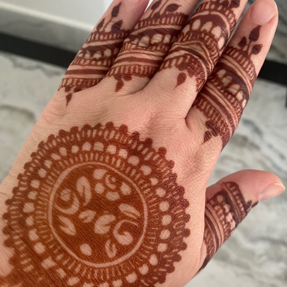 Beautiful stain after keeping the mehndi on for a short time.
