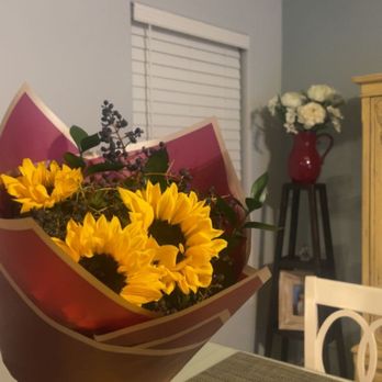 Expressions Floral - Sunflowers valentines arrangement - Florists Near Me - Gilroy, California Expressions Floral - Sunflowers valentines arrangement - Florists Near Me - Gilroy, California