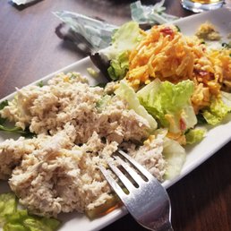 Appetizer... just plain shredded dry chicken and dry pimento cheese. Appetizer... just plain shredded dry chicken and dry pimento cheese.