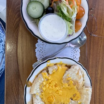 Anna Miller's - Chillie pot pie with salad - Bakeries Near Me - Aiea, Hawaii