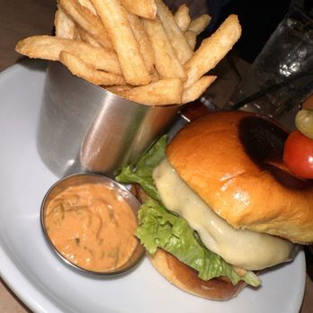 Haviland Kitchen & Bar - Haviland Burger - New American Near Me - East Rockaway, New York