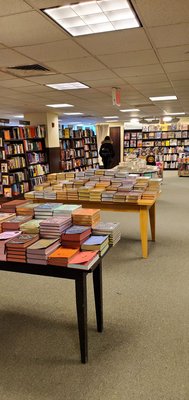 Barnes & Noble by null