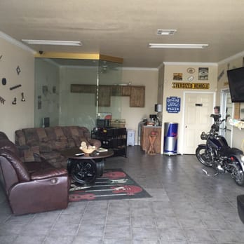 Chuck's Garage - Sitting area to relax and watch tv! - Auto Repair Near Me - Killeen, Texas Chuck's Garage - Sitting area to relax and watch tv! - Auto Repair Near Me - Killeen, Texas