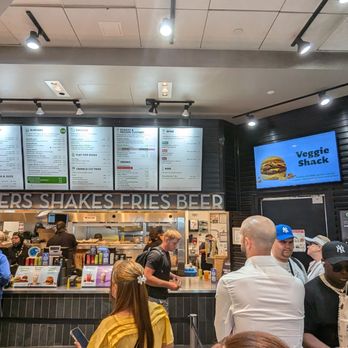 Shake Shack - American Near Me - East Elmhurst, New York