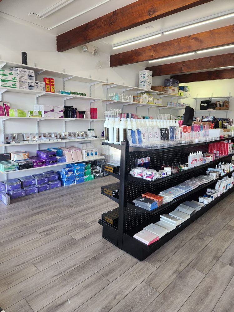 L E Beauty Salon supply Logo
