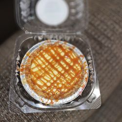 Molly's Cupcakes - Carmel cheesecake