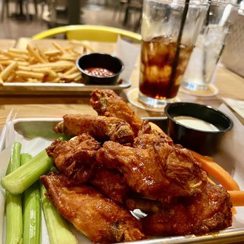 12th Street Tavern - Wings & fries - Sports Bars Near Me - Albuquerque, New Mexico