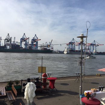Kleinhuis' Restaurantschiff - Aussicht genießen. - German Near Me - Hamburg, HH