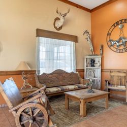 Best Western Windwood Inn & Suites - Lobby