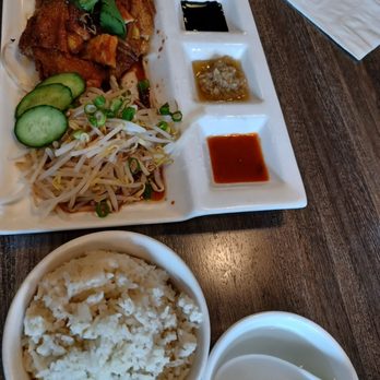 PappaRich - Hainanese fried chicken rice set with chicken soup, $14.50. - Malaysian Near Me - Houston, Texas