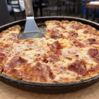 Lou Malnati's Pizzeria - Pizza Near Me - Schaumburg, Illinois