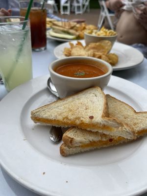 Restaurant Degolyer by null