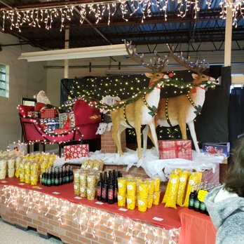 Sweet Castle - Santa's sleigh display! - Candy Stores Near Me - Broadview, Illinois