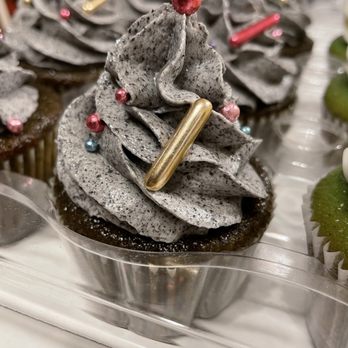 CiCi's Cakery - Green tea cake with roasted black sesame buttercream - Bakeries Near Me