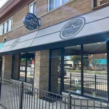 Onion Roll - Exterior of establishment - Delis Near Me - Oak Park, Illinois
