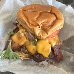 Bacon cheeseburger. Honestly so so good. Love the poutine fries too