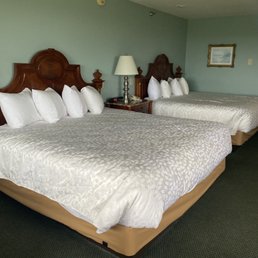 2 King size beds 2 King size beds