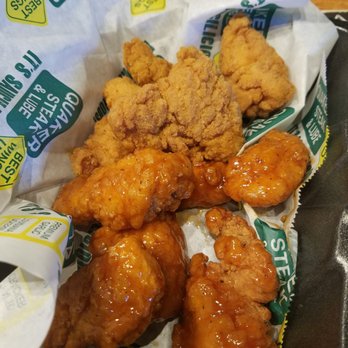 Quaker Steak & Lube - Jalapeno honey and dusted mango habenero - Chicken Wings Near Me - Cortland, Ohio