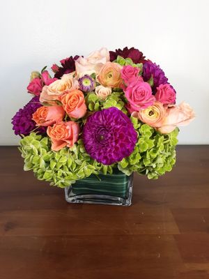Personalized Flower Banquets - Custom Bouquets, Delivered Tomorrow with Careful Detail! Personalized flowers and arrangements tailored just for you, ensuring every detail blooms beautifully.
