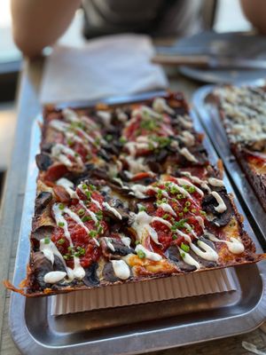 Descendant Detroit Style Pizza by null
