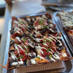 Descendant Detroit Style Pizza - Canadian