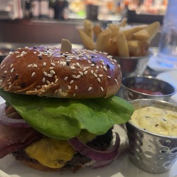 Gordon Ramsay Burger - Yes to the hamburger and fries - Burgers Near Me - Las Vegas, Nevada Gordon Ramsay Burger - Yes to the hamburger and fries - Burgers Near Me - Las Vegas, Nevada