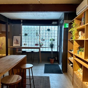 Boxcar Social - a dining area with a table and chairs - Coffee & Tea Near Me - Toronto, Ontario Boxcar Social - a dining area with a table and chairs - Coffee & Tea Near Me - Toronto, Ontario