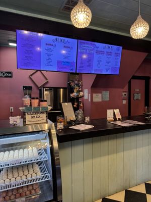 Alice in the Village by null