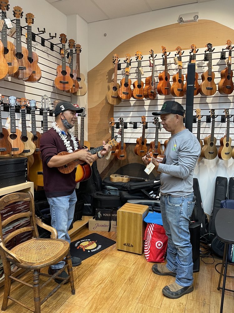 Best Hawaiian Ukulele Company, Honolulu Roadtrippers