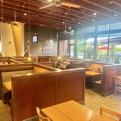 Bob's Burgers & Brew - Dining room