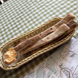 Pizzeria La Gamba - Breadsticks and spread appetizer