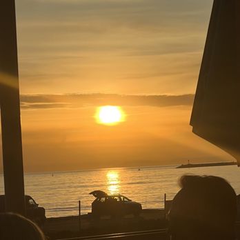 Sunsets Bar - Sunset - American Near Me - Capistrano Beach, California