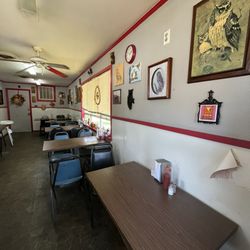 Owl's Roost Cafe - Seating