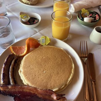 McCloud Hotel - Breakfast for two. - Hotels Near Me - McCloud, California