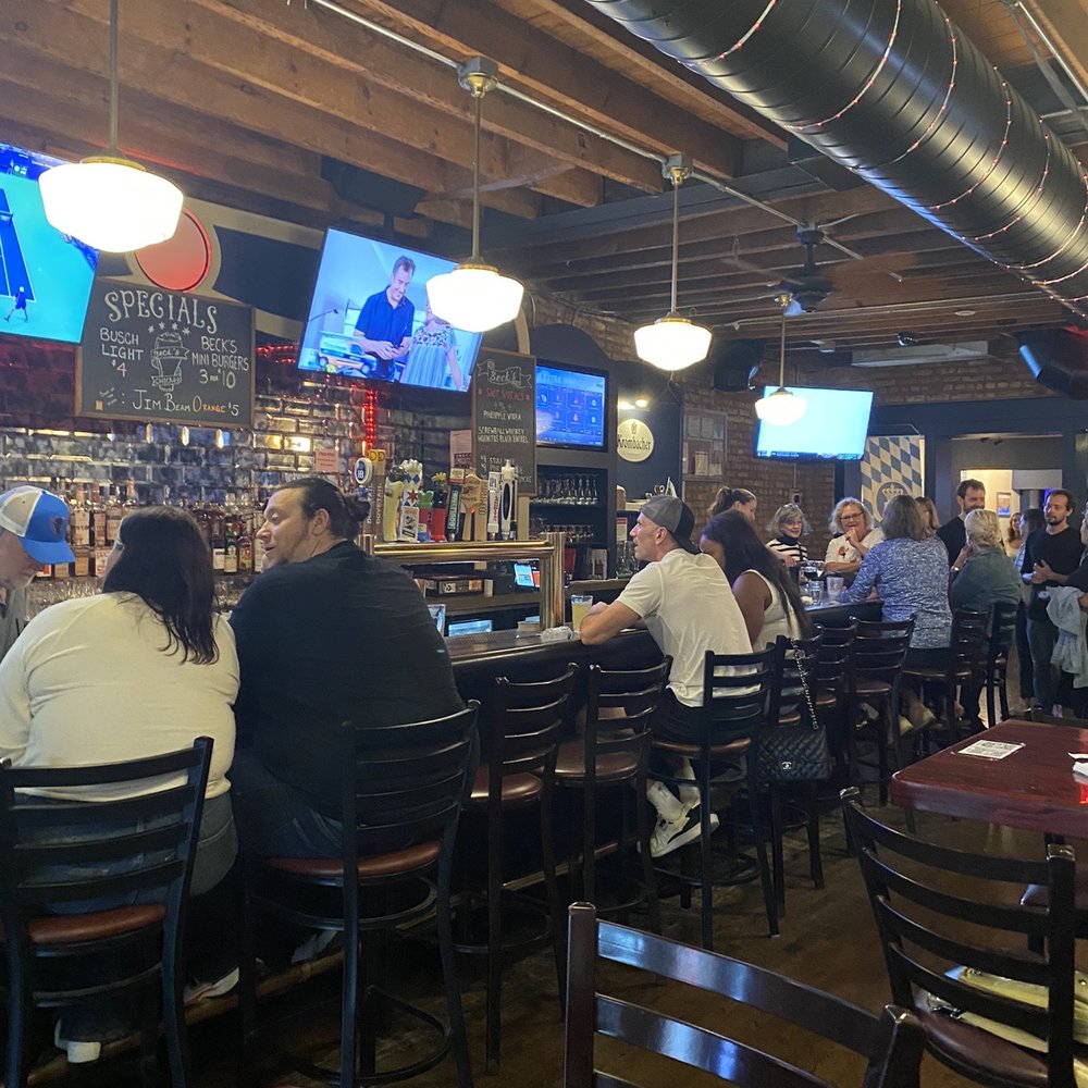 Beck's Chicago - Interior - Pubs Near Me - Chicago, Illinois Beck's Chicago - Interior - Pubs Near Me - Chicago, Illinois