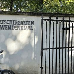Löwendenkmal - Entering the park area to see the Lion Monument