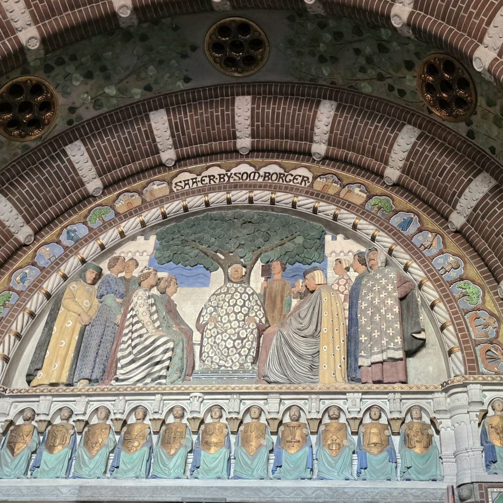 Københavns Rådhus - An Art Nouveau mural with "Saa er by som borger" up above it - Landmarks & Historical Buildings Near Me - København V, 84