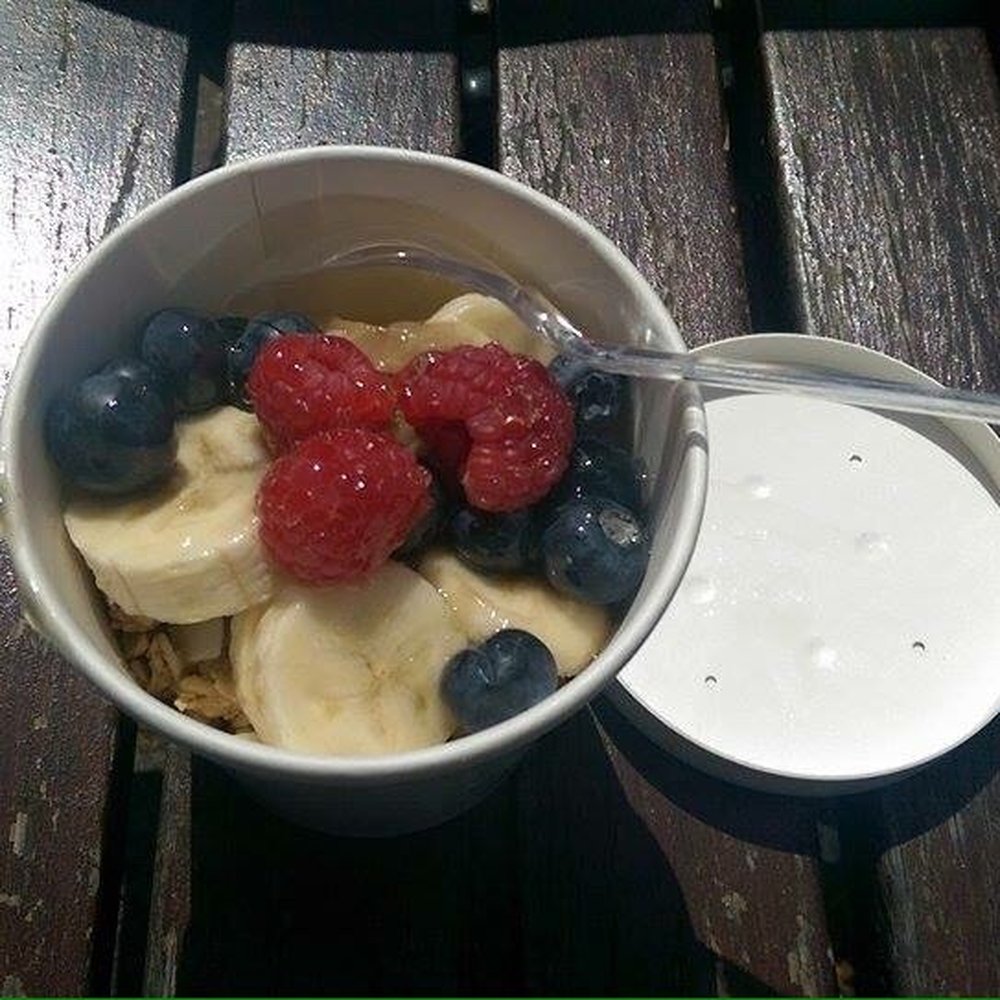 White Mulberries - Granola, yoghurt, berries pot takeaway (£4.50) - Coffee & Tea Near Me - London, XGL