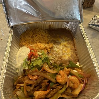 El Coporal - Steak and shrimp fajitas, beans, rice, with guac, lettuce, sour cream, and tomatoes. - Mexican Near Me - Spirit Lake, Iowa El Coporal - Steak and shrimp fajitas, beans, rice, with guac, lettuce, sour cream, and tomatoes. - Mexican Near Me - Spirit Lake, Iowa