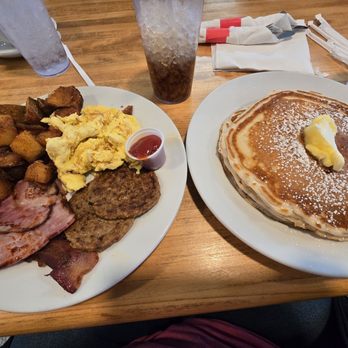 Table 313 - Diners Near Me - Detroit, Michigan