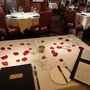 ELWAY'S Downtown - Flowers on the tables for a special nite. - Breakfast & Brunch Near Me - Denver, Colorado ELWAY'S Downtown - Flowers on the tables for a special nite. - Breakfast & Brunch Near Me - Denver, Colorado