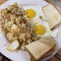 Sunny side up eggs, hash browns & toast