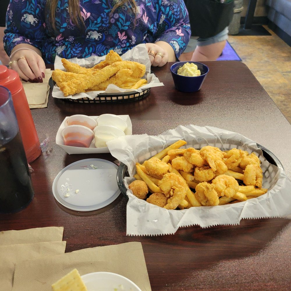 Pawpaw's Catfish Kitchen - Catfish and shrimp baskets. - Cajun/Creole Near Me - Sevierville, Tennessee Pawpaw's Catfish Kitchen - Catfish and shrimp baskets. - Cajun/Creole Near Me - Sevierville, Tennessee