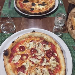 I Boceri - Diavola with mushrooms (close) and truffle with Brie (far) pizzas