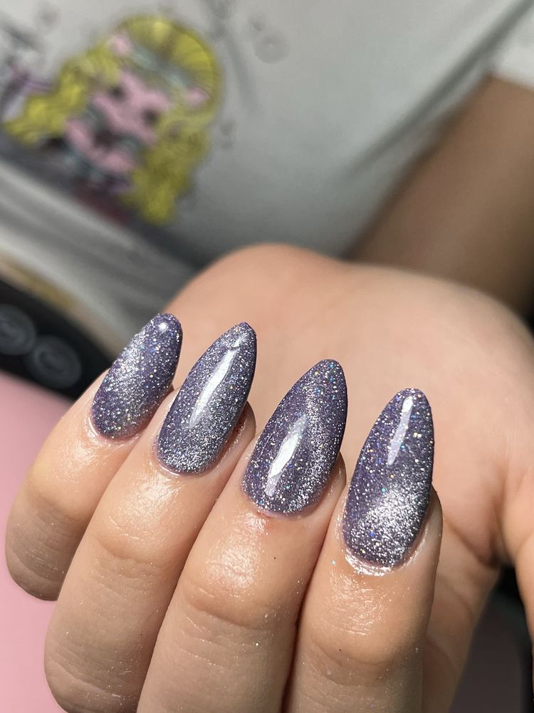 Hellen’s Nails Logo