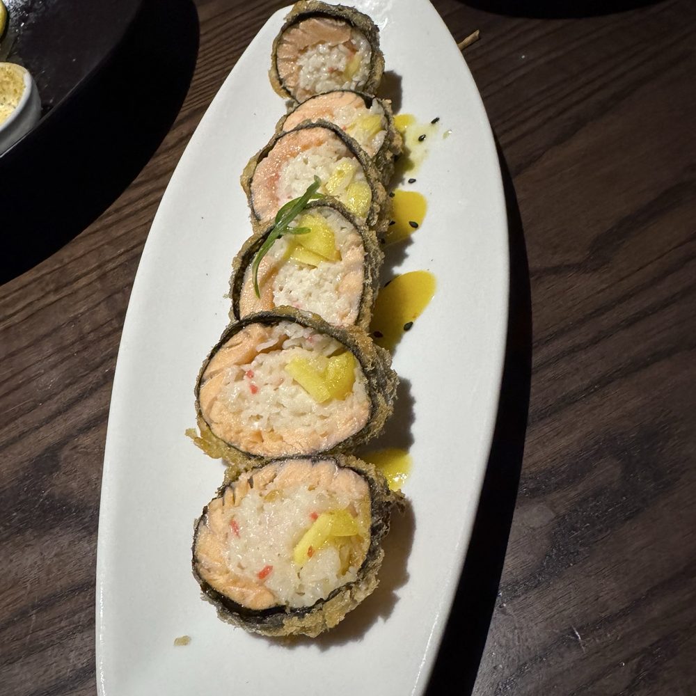 Blue Sushi Sake Grill - Hawaiian Roll - was LEGIT - Sushi Bars Near Me - Westwood, Kansas